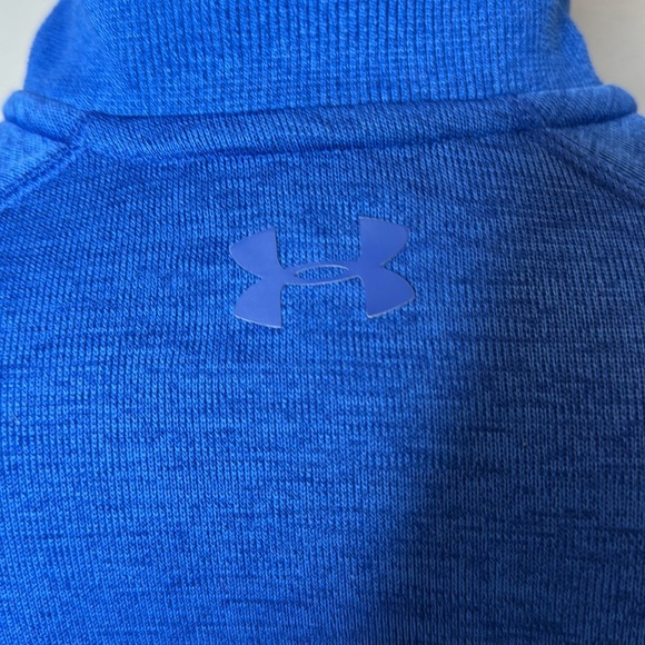 Under Armour, men’s loose size, large, half zip - Picture 4 of 5